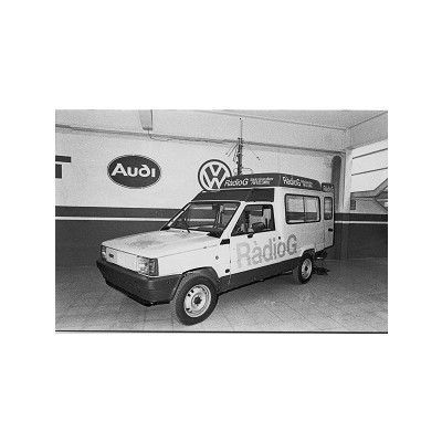 Seat Panda, cedit per Seat-Prades, unitat mòbil de Ràdio Granollers utilitzada a les dècades 80 i 90.